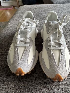 New Balance Women's Sneakers 327- Light Gray & White size 6.5